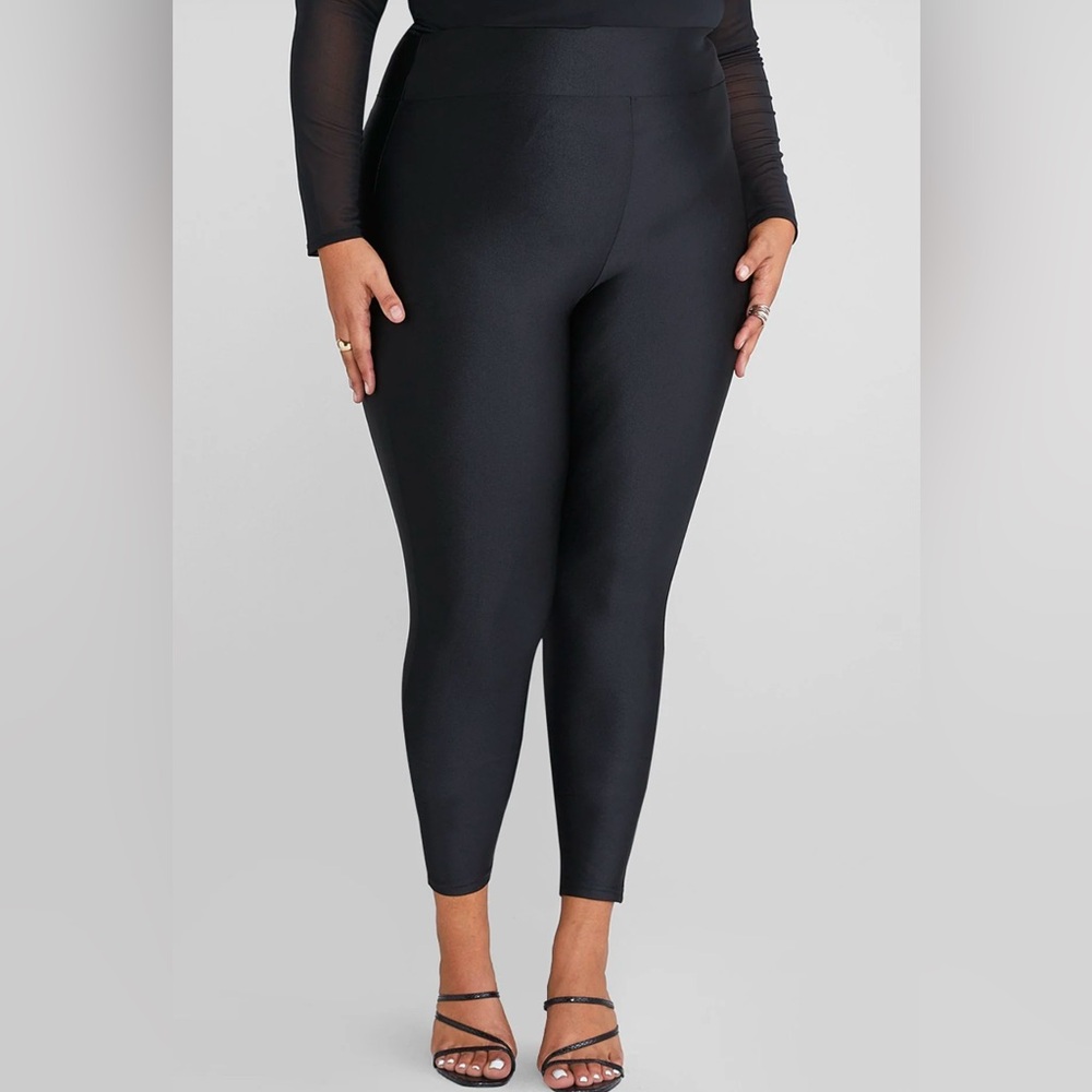 Fashion to Figure high rise shiny leggings size 0